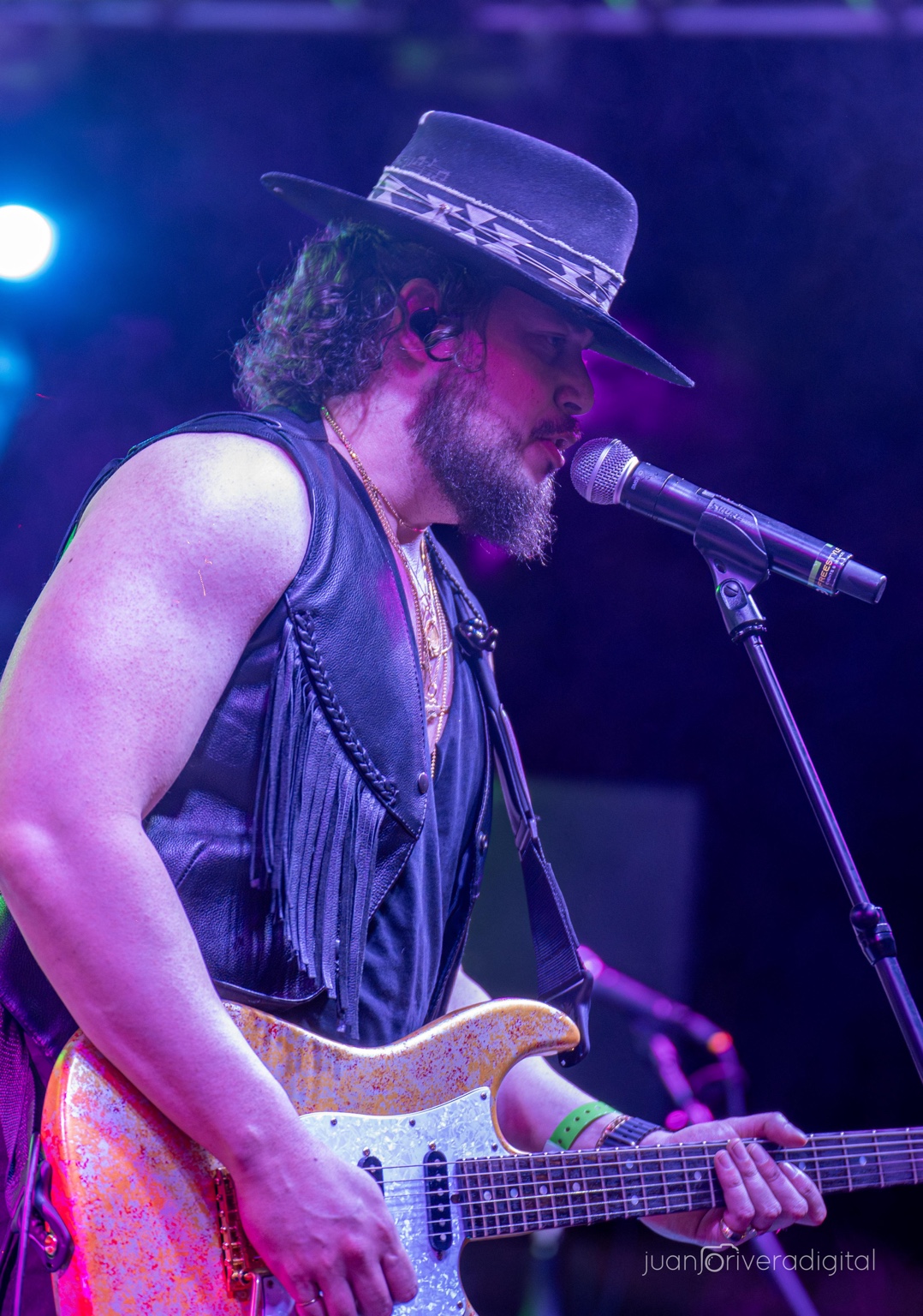 Cuban-American singer-songwriter and guitarist Will Plus singing and playing electric guitar live on stage